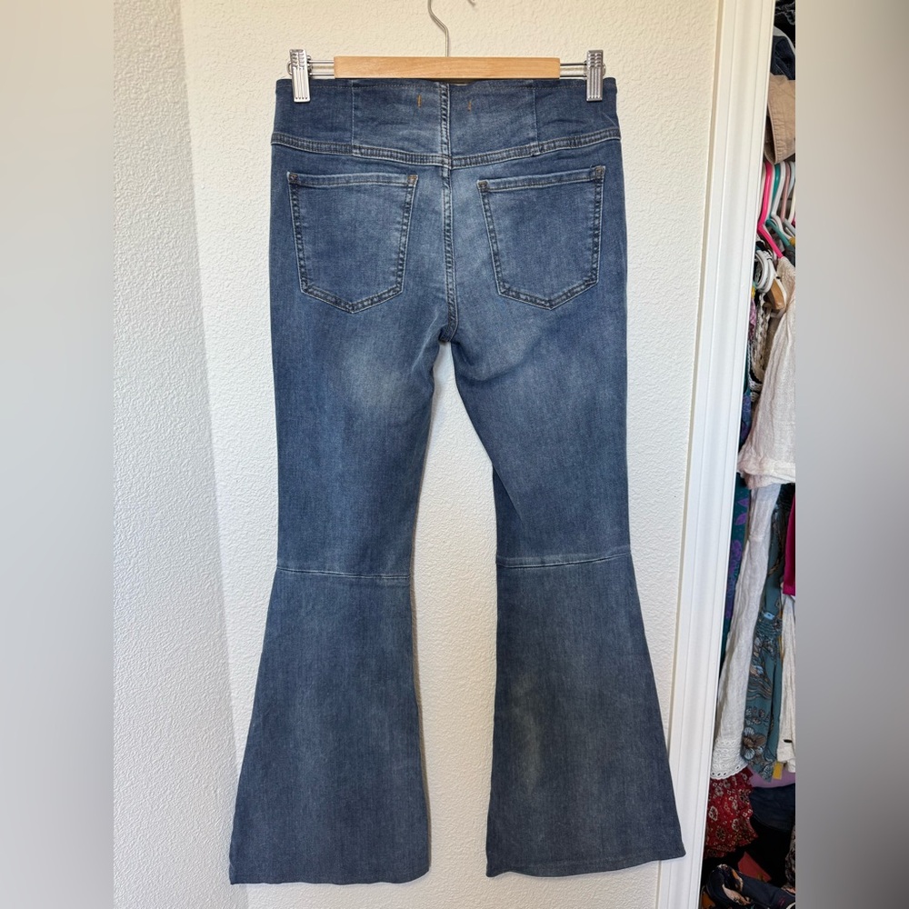 Free people Penny pull-on flare jeans . - Picture 5 of 8